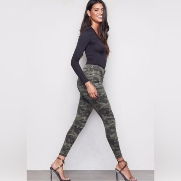 Good American • Always Fits Good Waist Skinny Jeans - Picture 4 of 7